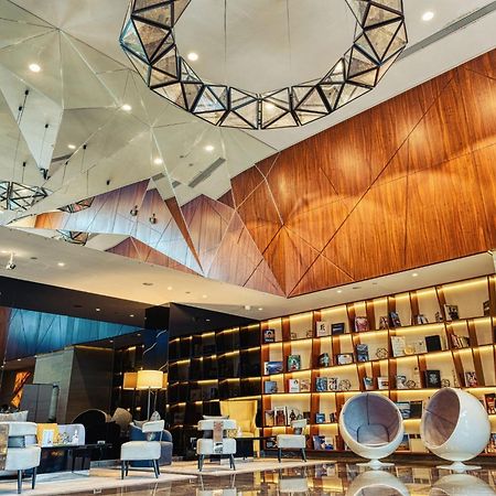 Готель Tryp By Wyndham Дубай Екстер'єр фото The interior of the hotel