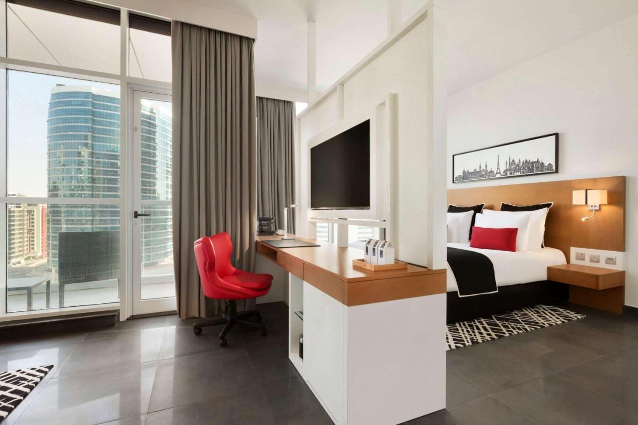 Готель Tryp By Wyndham Дубай Екстер'єр фото A room at the hotel